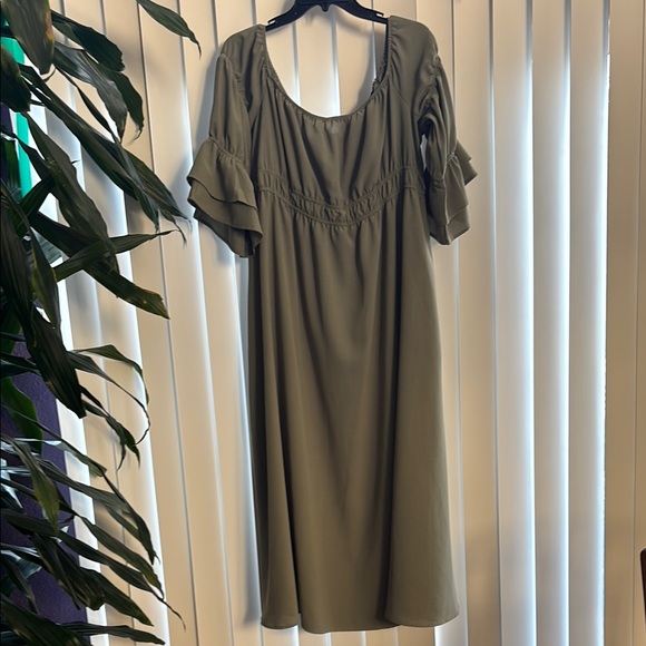 SHEIN Green Midi Sundress with Flutter Sleeves - Picture 2 of 4